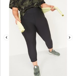 NWT Old Navy High-Waisted PowerSoft Plus-Size Crop Joggers